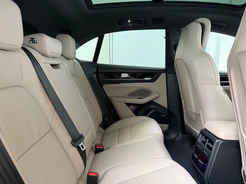 New 2026 Porsche Macan 4 Electric image 13