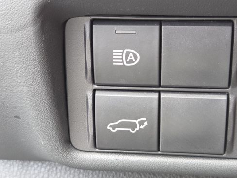 Used 2022 Toyota Highlander XLE AWD/4WD image 16