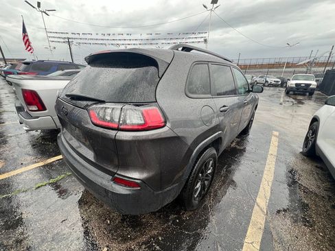Used 2023 Jeep Cherokee Altitude Lux AWD/4WD image 4