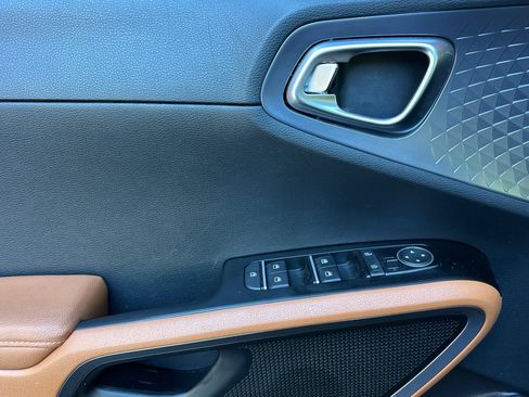 Certified 2025 Kia Soul EX FWD image 11