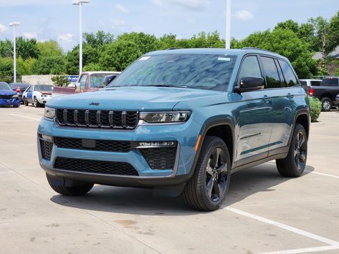New 2026 Jeep Grand Cherokee Limited RWD image 2