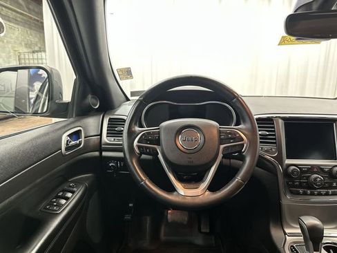 Used 2018 Jeep Grand Cherokee Altitude AWD/4WD image 14