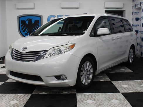 Used 2011 Toyota Sienna Limited w/ Premium Pkg FWD image 1