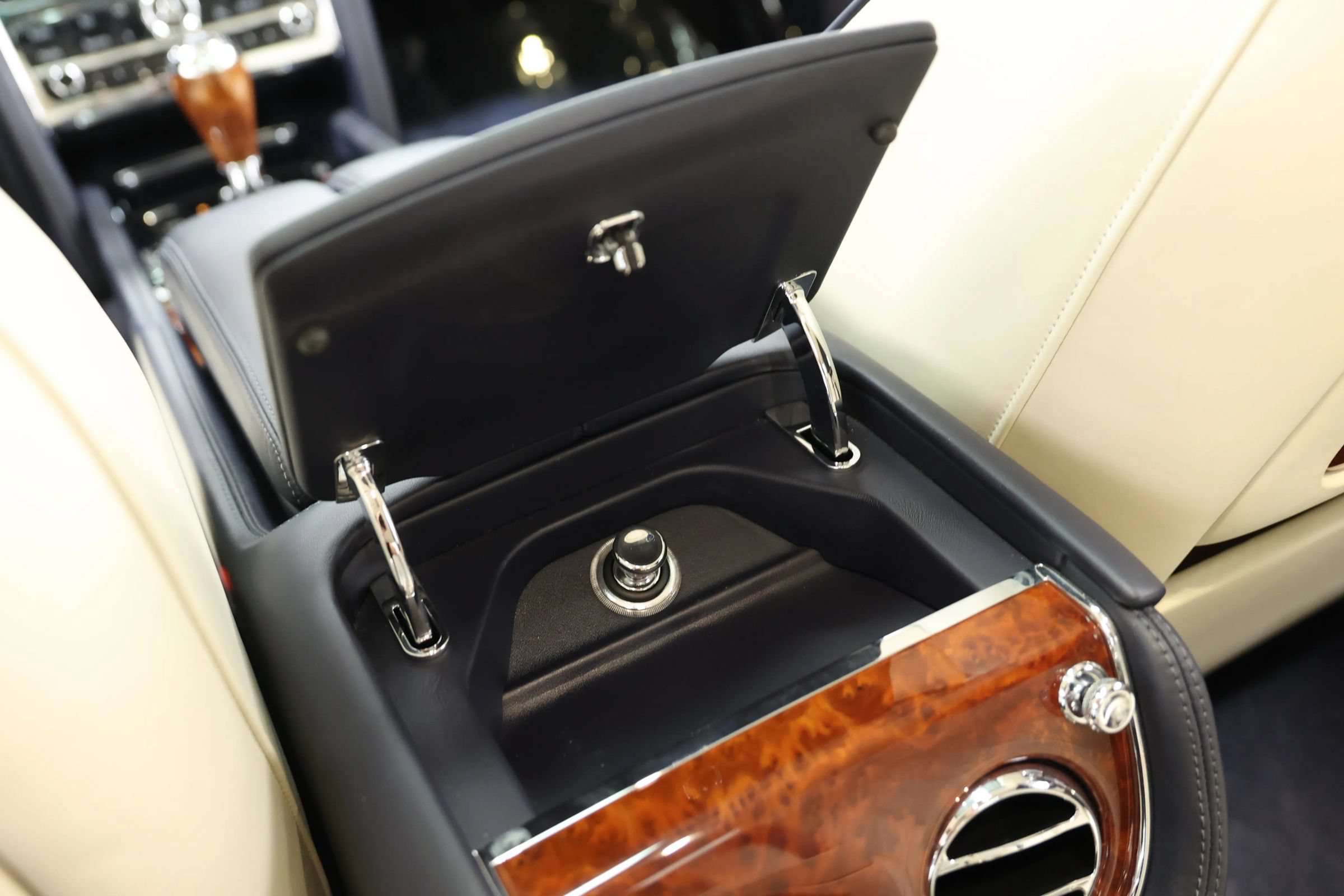 Used 2017 Bentley Mulsanne RWD image 79