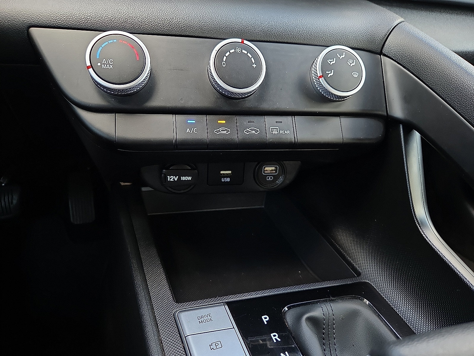 Used 2023 Hyundai Elantra SE FWD image 16