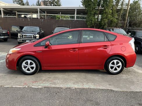 Used 2014 Toyota Prius Two FWD image 2