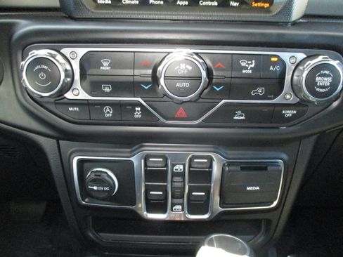 Used 2023 Jeep Wrangler Unlimited Sport w/ Sun And Sound Package AWD/4WD image 29