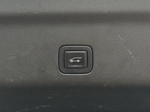 Used 2021 Chevrolet Tahoe Z71 w/ Luxury Package AWD/4WD image 29