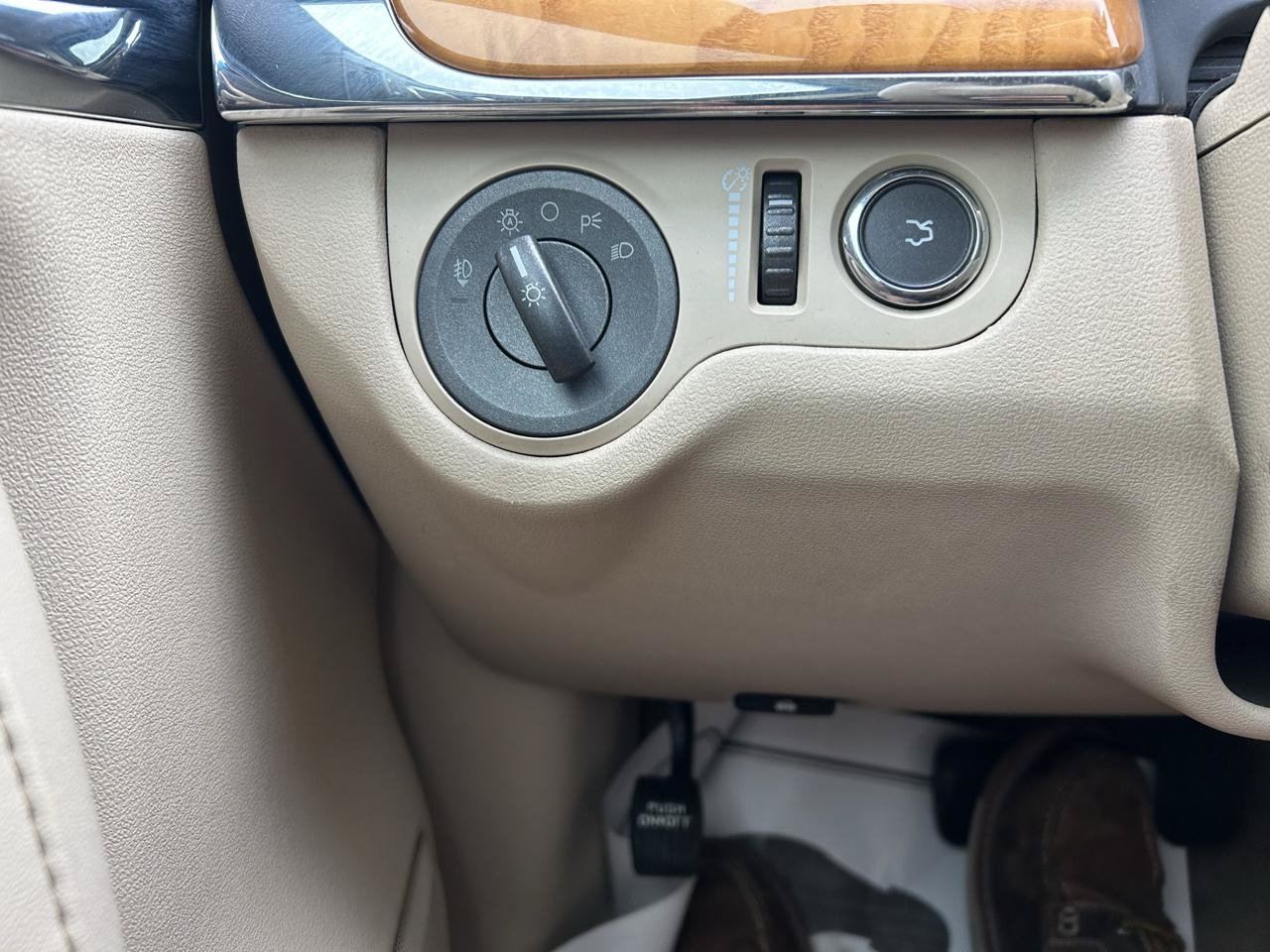 Used 2009 Lincoln MKS AWD image 25
