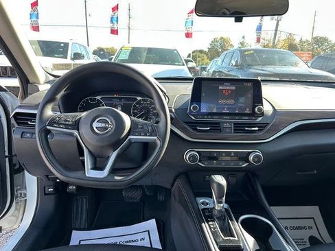Used 2023 Nissan Altima 2.5 SV image 16