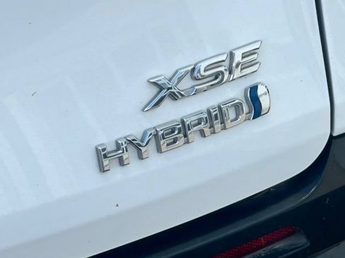Used 2021 Toyota Sienna XSE w/ XSE Plus Package AWD/4WD image 4