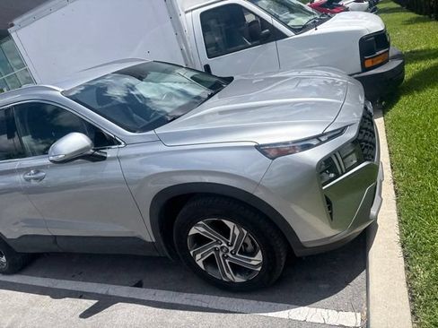 Used 2023 Hyundai Santa Fe SEL FWD image 4