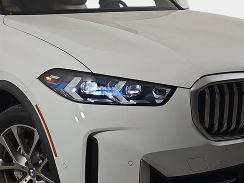 Certified 2025 BMW X5 xDrive40i w/ Parking Assistance Package AWD/4WD image 33