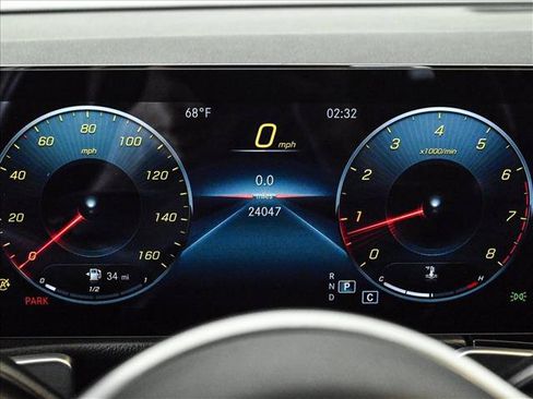 Used 2022 Mercedes-Benz GLB 250 4MATIC image 11
