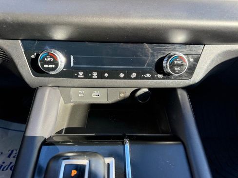 Used 2024 Mitsubishi Outlander SE image 16