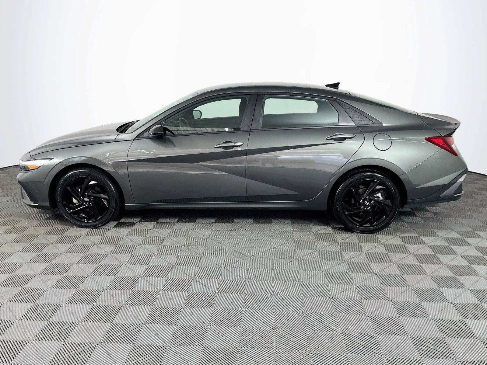 Certified 2026 Hyundai Elantra Sport FWD image 4