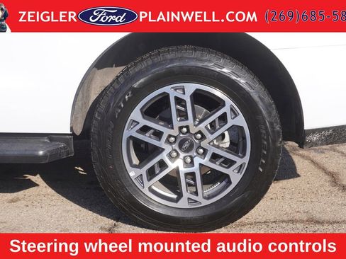 Used 2025 Ford Expedition Active AWD/4WD image 9