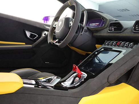 Used 2024 Lamborghini Huracan Tecnica RWD image 35