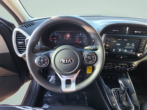 Used 2020 Kia Soul LX image 11