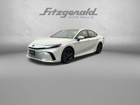 Used 2025 Toyota Camry XSE FWD image 6