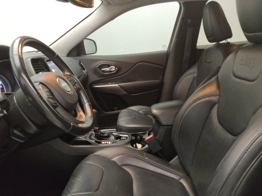 Used 2019 Jeep Cherokee Limited w/ Technology Group FWD image 17