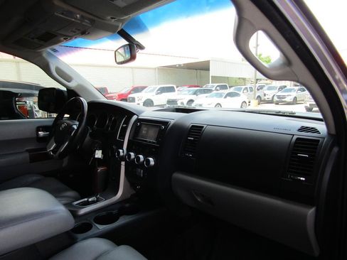 Used 2014 Toyota Sequoia Platinum RWD image 12