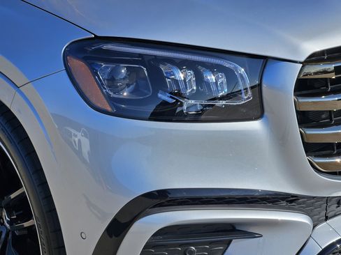 Used 2025 Mercedes-Benz GLS 450 4MATIC image 6