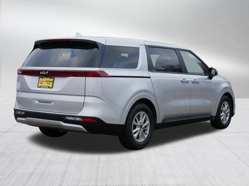 Certified 2022 Kia Carnival LX image 7