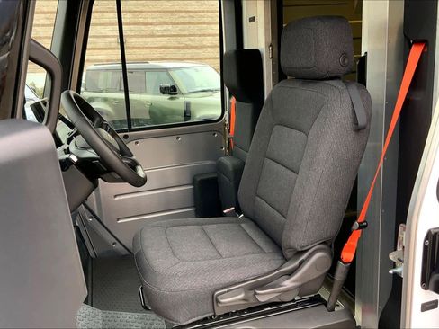 Used 2025 Chevrolet Brightdrop 400 image 7