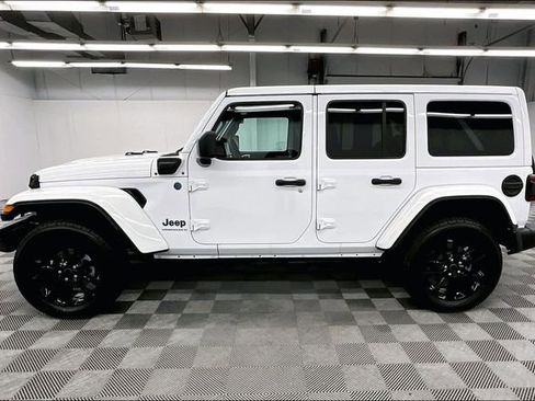 Used 2025 Jeep Wrangler Unlimited Sahara w/ Safety Group image 14