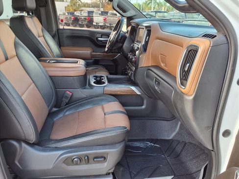 Used 2019 Chevrolet Silverado 1500 High Country w/ Technology Package image 13