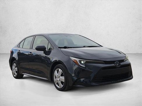 Used 2023 Toyota Corolla LE FWD image 3