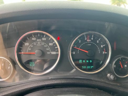Used 2017 Jeep Wrangler Unlimited Sport w/ Connectivity Group AWD/4WD image 9