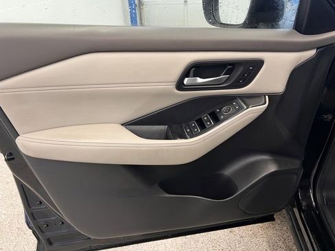 Used 2023 Nissan Rogue SL w/ SL Premium Package image 17