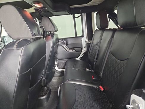 Used 2018 Jeep Wrangler Unlimited Sahara w/ Dual Top Group image 15