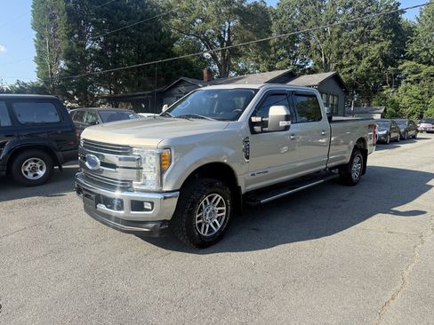 Used 2017 Ford F250 Lariat w/ FX4 Off-Road Package AWD/4WD image 2