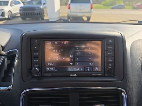 Used 2018 Dodge Grand Caravan SE w/ UConnect Hands-Free Group image 15