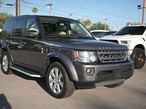 Used 2016 Land Rover LR4 HSE AWD/4WD image 3