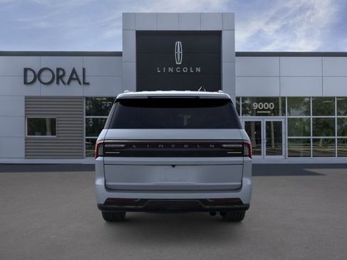 New 2026 Lincoln Navigator L Reserve AWD/4WD image 5