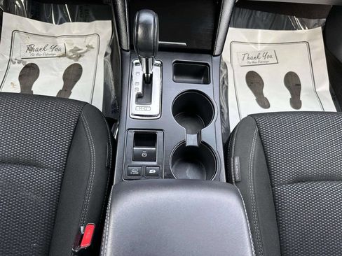 Used 2018 Subaru Outback 2.5i Premium image 18