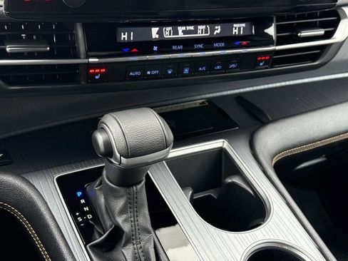 Used 2024 Toyota Sienna XLE Woodland Edition image 7