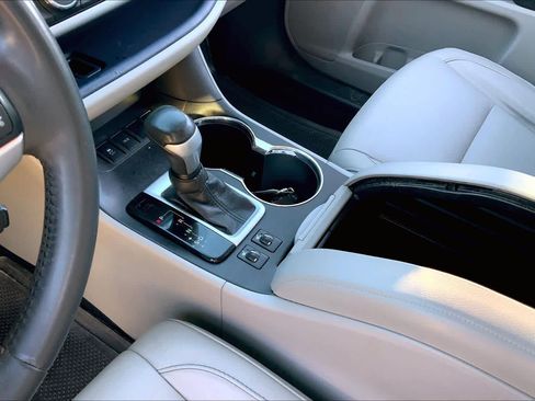 Used 2016 Toyota Highlander XLE image 17