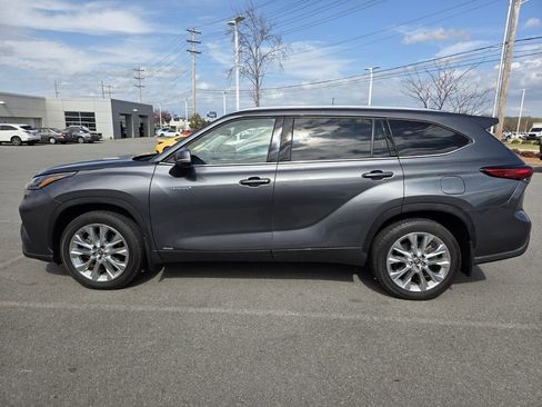 Used 2021 Toyota Highlander Limited image 2