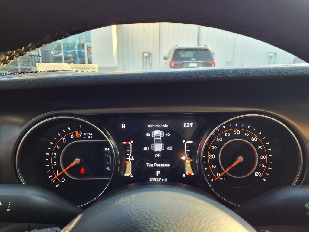 Used 2023 Jeep Gladiator Sport AWD/4WD image 11