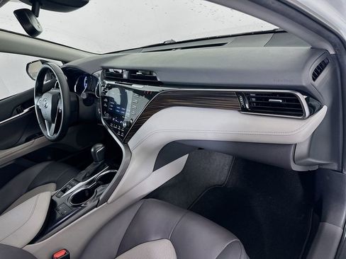 Used 2020 Toyota Camry XLE image 28
