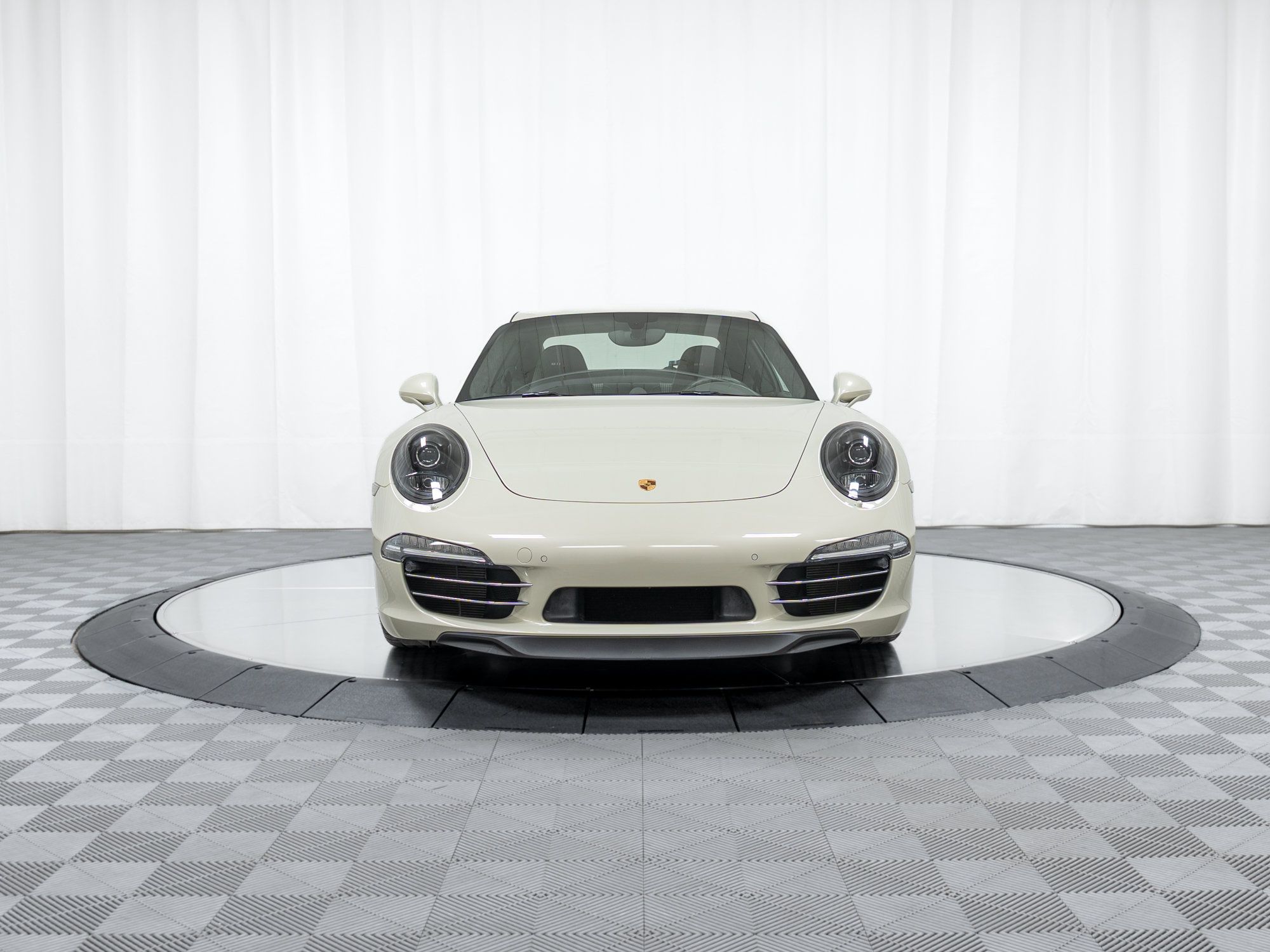 Certified 2014 Porsche 911 50th Anniversary Edition RWD image 10