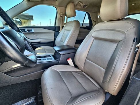 Used 2021 Ford Explorer XLT w/ Equipment Group 202A image 19