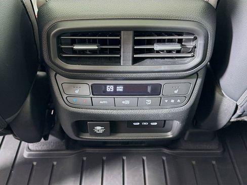 Used 2025 Honda Pilot Elite image 27