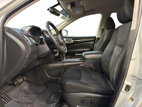 Used 2020 Nissan Pathfinder SV image 10