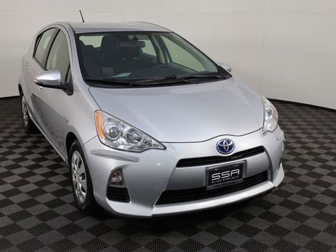 Used 2012 Toyota Prius C image 8